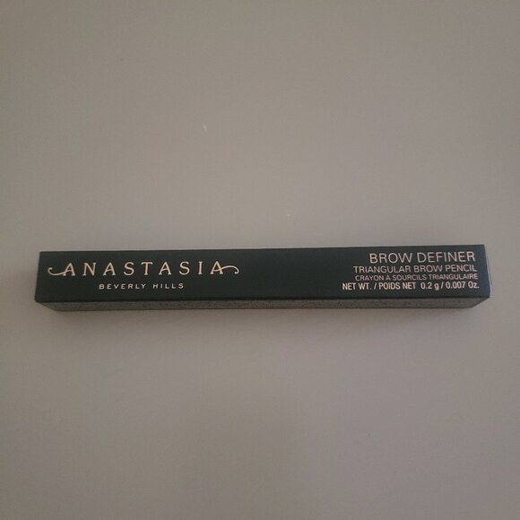 *NEW* Anastasia Brow Definer - Triangular Brow Pencil in Taupe - Picture 1 of 1